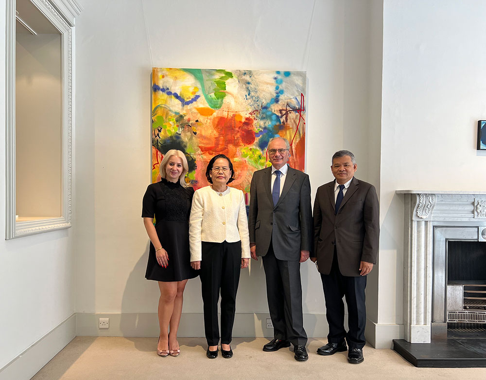 Ambassador Tuot Panha met with Mr. David Landsman OBE, Executive Chair of the British Expertise International (BEI), and Ms. Luisa Edves, Director of Education and Skills at BEI