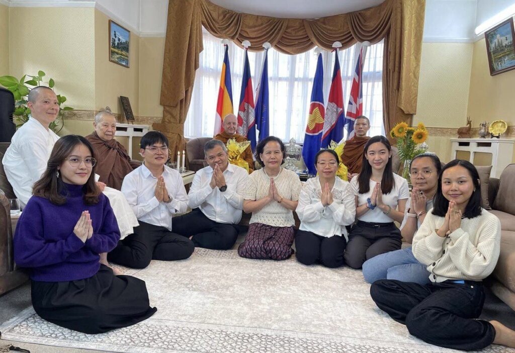 Ambassador Tuot Panha and the Embassy’s staff have received blessing from His Venerable Amaro, Abbot of the Amaravati Buddhist Monastery in the UK, during his visit to the Royal Embassy of Cambodia in London