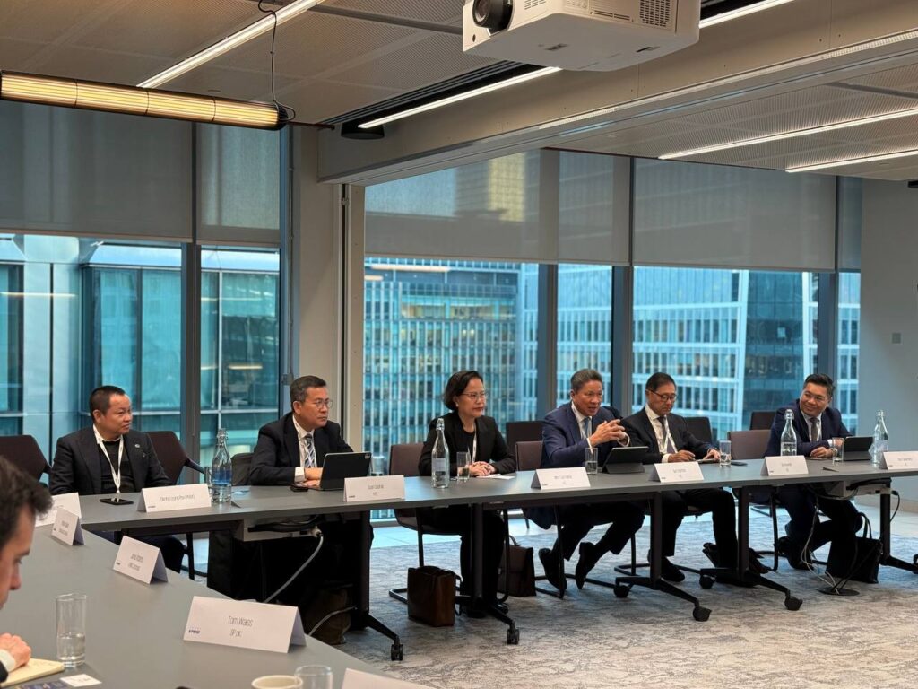 Ambassador Tuot Panha accompanied a delegation led by H.E. Mr. Sun Chanthol, Deputy Prime Minister and First Vice President of the Council for the Development of Cambodia, to participate in the Cambodia-UK Business Roundtable held at the headquarters of KPMG in London