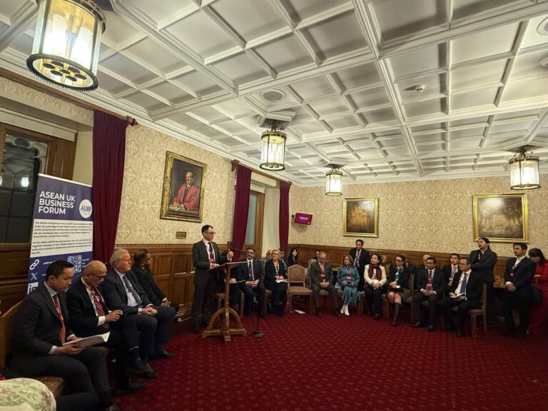 Ambassador Tuot Panha attended the ASEAN Reception co-organized by the ASEAN-UK Business Forum (AUBF) and ASEAN London Committee (ALC) at the House of Lords