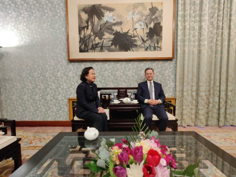 Ambassador TUOT Panha had a courtesy meeting with His Excellency ZHENG Zeguang, Ambassador of the People's Republic of China to the United Kingdom, at the Embassy of China in London